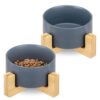 Navaris Lot 2X Bol en Céramique – Gamelle pour Chat Chiot 550 ML avec Support en Bambou – Set 2X Gamelle Surélevée avec Socle – Design Danois