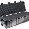 PELI 1740 valise de transport tactique longue pour fusils et trépieds, étanche à l’eau et à la poussière IP67, capacité de 105L, fabriquée aux États-Unis, avec insert en mousse personnalisable, noire